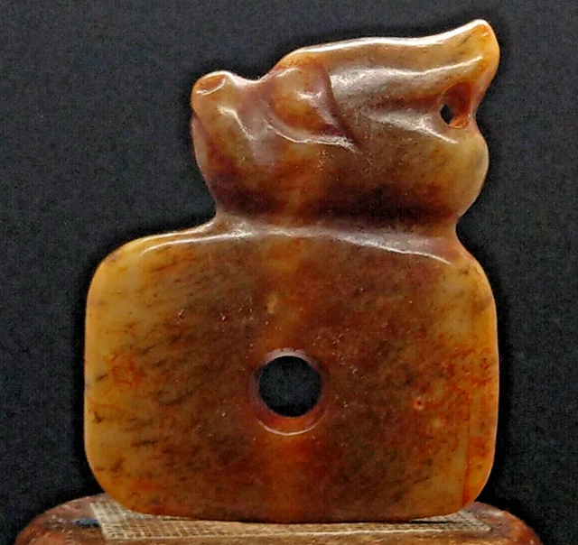 Vaisseau de jade sculpté - France