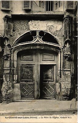 CPA AK La CHARITÉ-sur-LOIRE - La Porte de l'Église Grande Rue (456368)