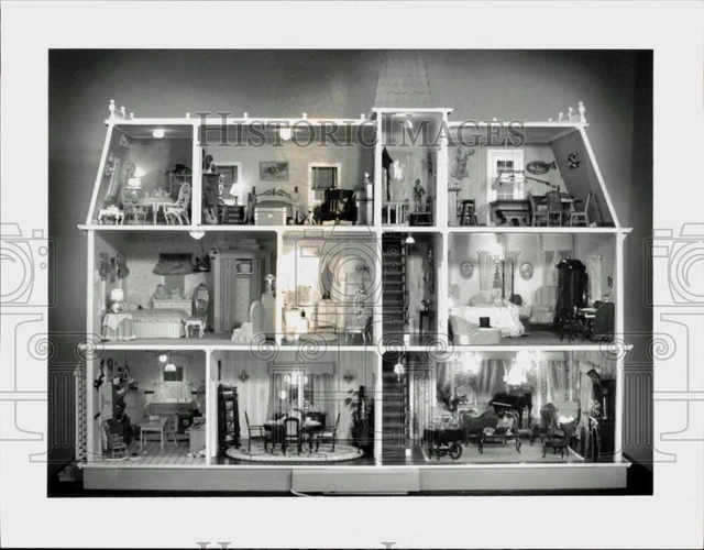 1990 Press Photo Doll House of Yvonne Brouilette, Springfield, Massachusetts