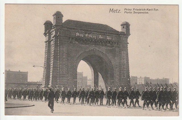METZ - Moselle - CPA 57 - Militaire Soldats défilé Porte Serpenoise