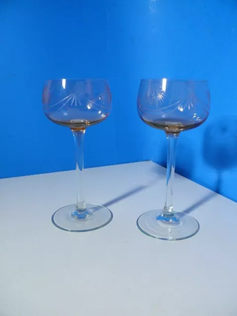2 schöne alte Wein-Römer aus Glas mit Schliff * rötlich * 17cm *