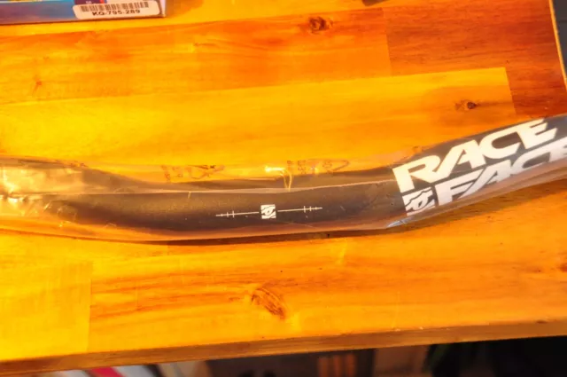 New RaceFace Chester Riser MTB Handlebar bar 31.8 740mm long 25mm rise Black