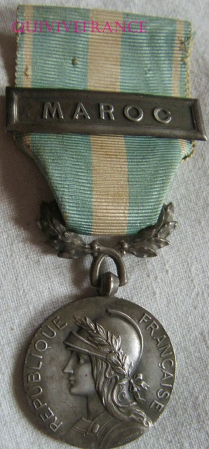 Médaille Coloniale Française En Argent Avec Agrafe « MAROC » - Pièce De Collection Historique