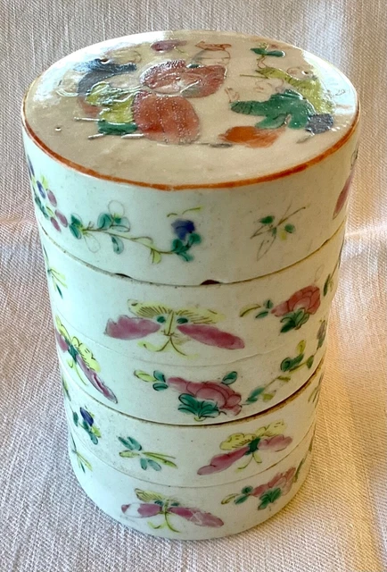 Ancienne Boite étages porcelaine Chine décor personnages old chinese porcelain