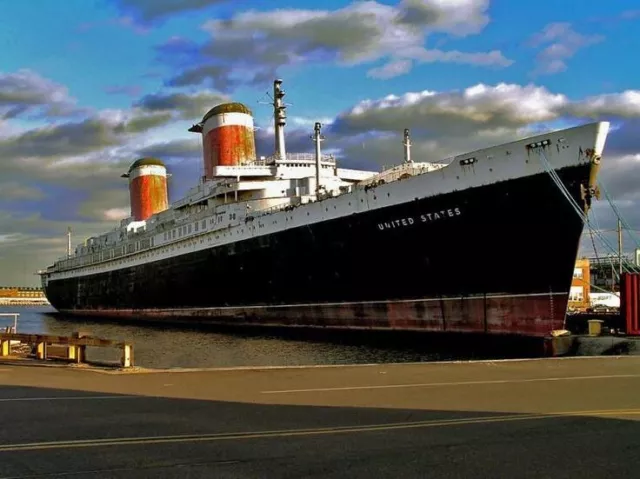 SS UNITED STATES dock side - Flagship of US Lines
