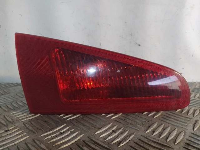 Enjoliveur Feu Arrière Gauche Pour Alfa Romeo 147 (190) 1.9 JTD 120 - Réf. 46556349 - Occasion