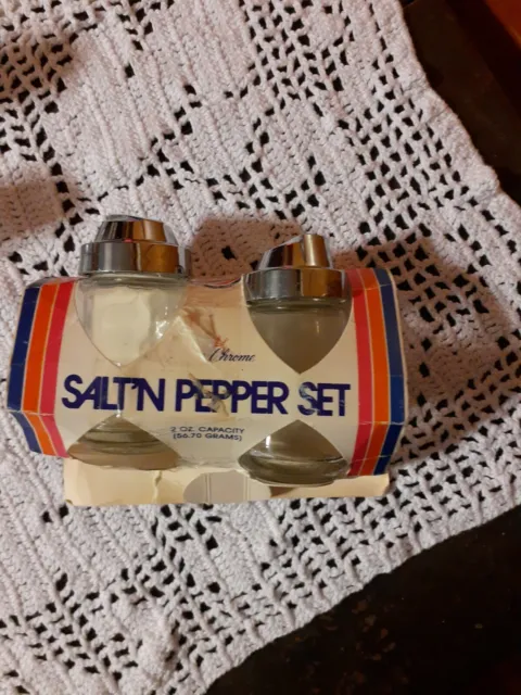 Vintage Salt and Pepper Shakers Federal Housewares Chicago  Glass