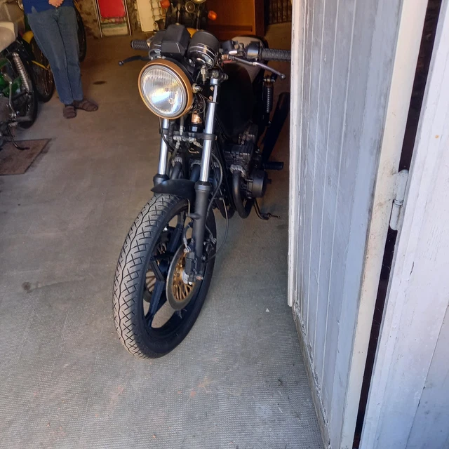 Suzuki Gsx400 F . 4 Cyl . 1984 . Cafe Racer. Etat Neuf . Mod .Unique. 62000 Kms 9