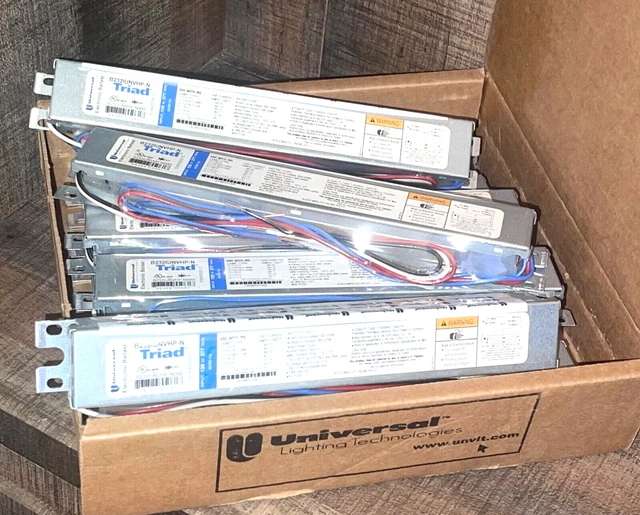 Lot of 10 Universal Triad B232IUNVHP-N / B232IUNVHP-N000I Ballasts (F32T8) New!