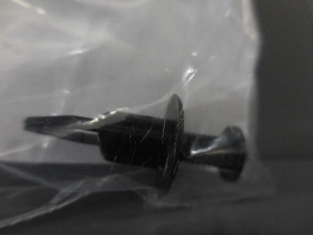 Genuine Toyota Bumper Cover Clip 90467-09101