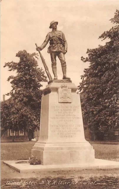 POSTCARD    HAMPSHIRE   WINCHESTER    War  Memorial