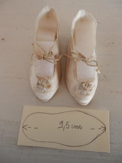 ANCIENNE PAIRE DE CHAUSSURES epoque 1890 POUR poupées MANNEQUIN ou JUMEAU
