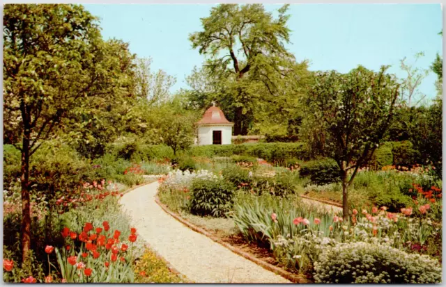 George Washington's Mount Vernon Virginia Mansion Flower Garden Vintage Postcard