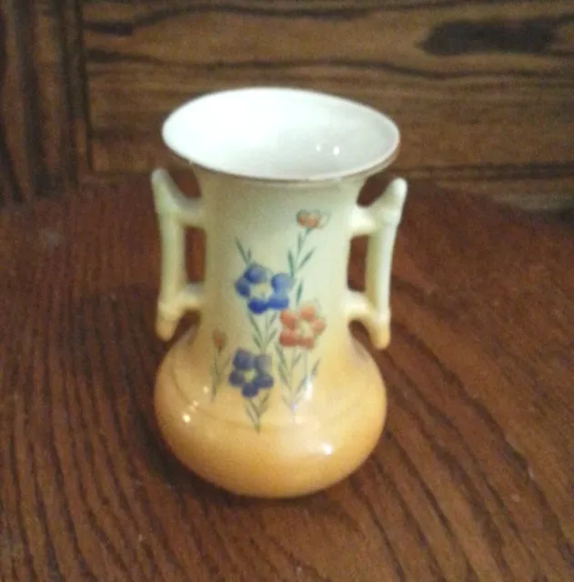 Vintage Japanese, oriental handpainted porcelain vase 4 1/2" tall