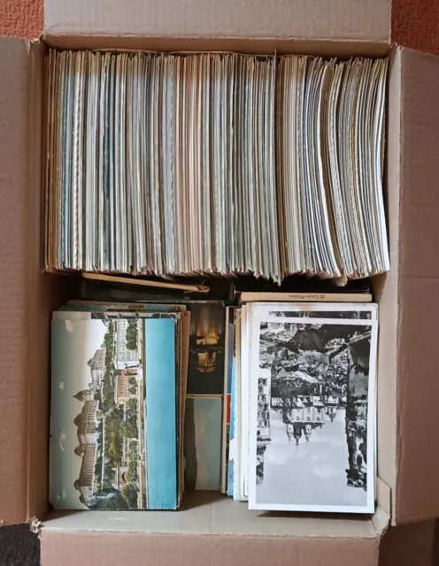 Karton mit 4,5 kg  Ansichtskarten AK, AUSLAND ab ca. 1900,  Sammlung Konvolut