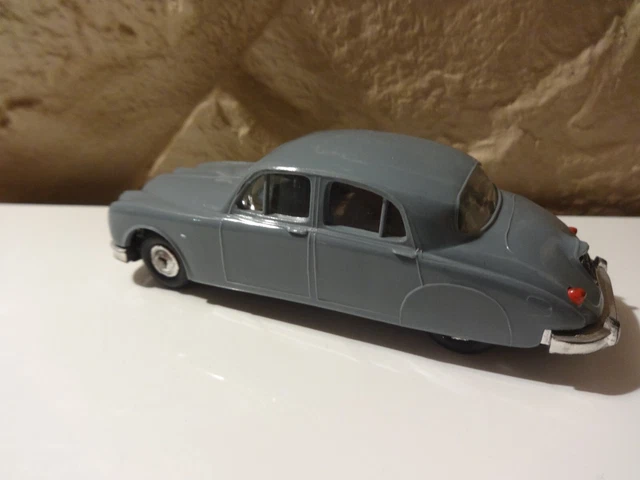 NOREV 1/43 - JAGUAR 1 L ,400 - N° 17 - Avec BOITE ASSORTIE repro