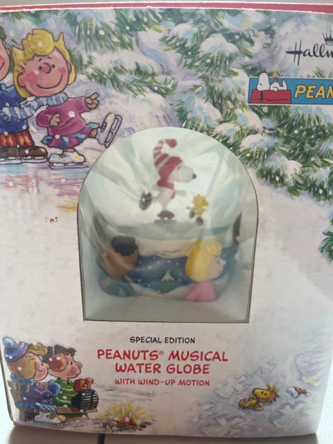 Peanuts Snoopy Linus and Lucy Musical Nieve Agua Globo Sello Caja de Patinaje sobre Hielo