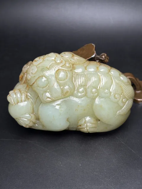 Chinese Exquisite Handmade Lion carving Hetian Jade Belt buckle Statue