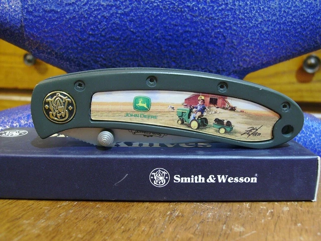 Smith & Wesson John Deere pocket knife 150th Anniversary gold Shield Issue 210TR