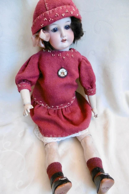Poupée Ernst Heubach 320 vintage : corps en peluche, mains