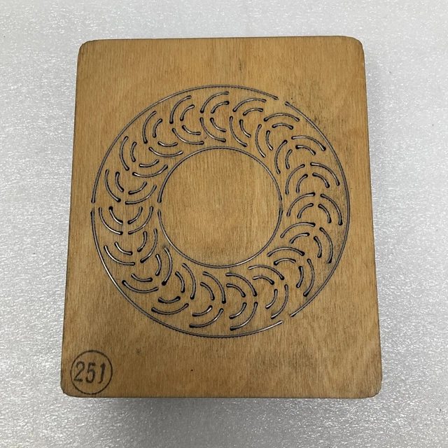 Troquel de corte AccuCut FLIP FRAME CIRCLE - P1030L -- Funciona con Ellison y Sizzix