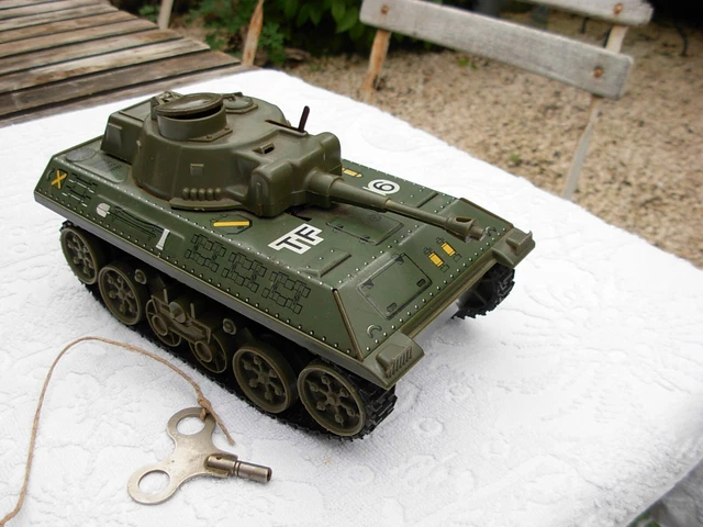 Jouet ancien véhicule militaire char tank . Ref75222 Jouet ancien véhicule militaire char tank . Ref75222