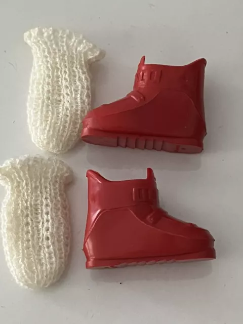 Ancienne Paire De Chaussure Botte Rouge+moufles De Ski Pour Poupée Nancy Famosa