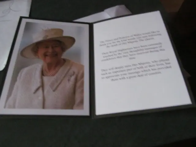 Queen Elizabeth II Königin Royal Reply Charles III Thank you Card William Kate 8