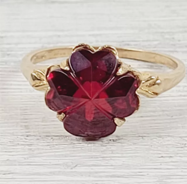 Vintage Retro Era Heart 4 Leaf Clover 10K Yellow Gold Ring 7.5 Ruby Lab-Created