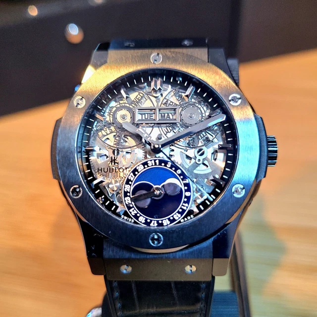 Hublot Classic Fusion Aerofusion Black Magic MoonPhase 42mm 547.CX.0170.LR Hublot Classic Fusion Aerofusion Black Magic MoonPhase 42mm 547.CX.0170.LR