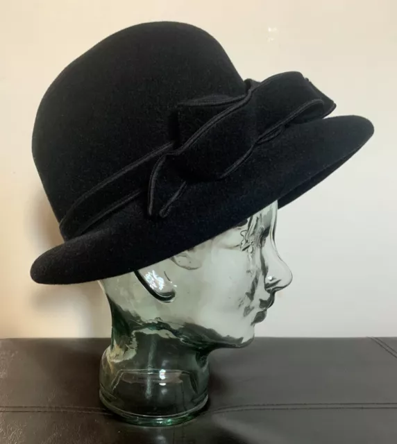 Cappello Whiteley Donna Feltro Nero con Fiocco Designer Occasione Formale Corse Ascot