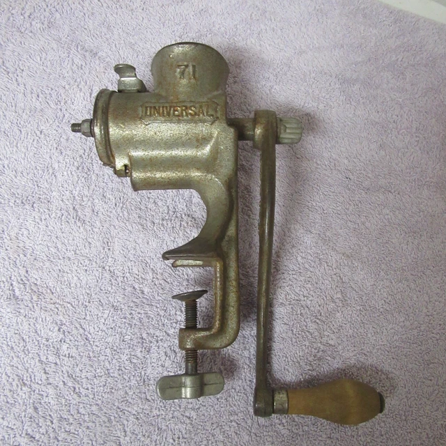 VINTAGE UNIVERSAL NO. 71 Hand Crank Food Meat Grinder Chopper Made In
