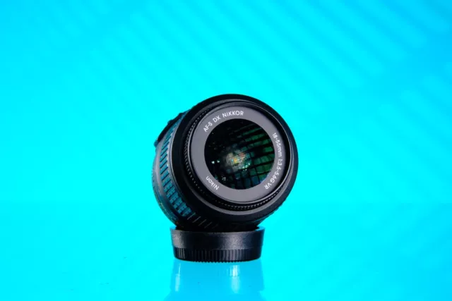 Nikon AF-S DX Nikkor 18-55mm f/3.5-5.6G VR Zoom Kit Lens