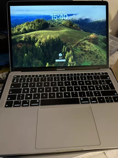Apple MacBook Air 13,3" (Intel Core i5 8ème Gén., 1,6 GHz, 128 Go SSD, 8 Go RAM)