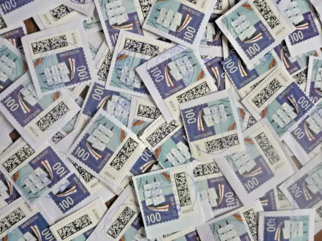 BRD 2022: 200 x Welt der Briefe -  Briefsegel 100 Ct.  gestempelt auf Papier