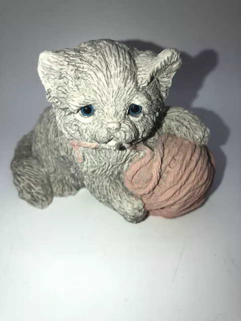 VTG USA Made Stone Critters Grey Persisn Kitten Blue Eyes, Pink yarn 1988 G9