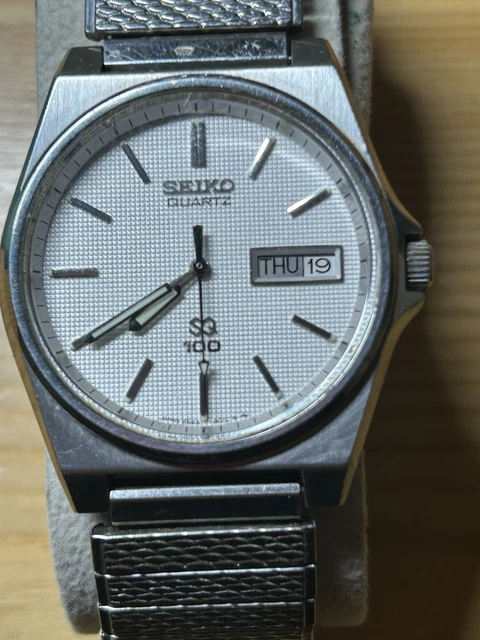 VTG SEIKO SQ 100 Mens Watch 35mm Two Tone 6923-7029 Day Date  display picture 3