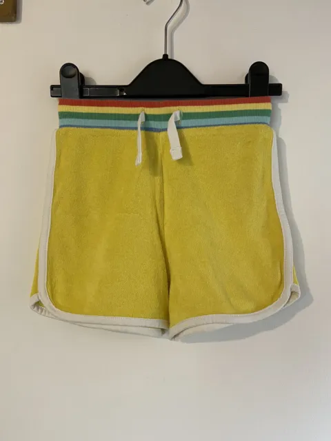 Pantaloncini retrò Little Bird Jools Oliver giallo asciugamano arcobaleno età 4-5 in confezione