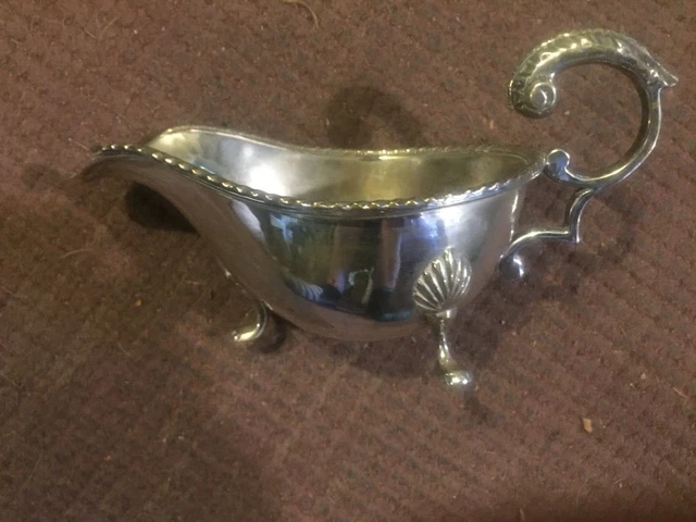 Beautiful very shiny ANTIQUE SILVER PLATE GRAVY/SAUCE BOAT 7" x 4" on claw feet