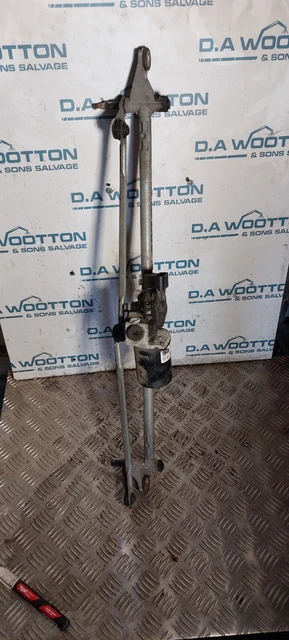 LAND ROVER FRONT WINDSCREEN WIPER LINKAGE LR3 LR4 RANGE SPORT LR038348 OEM – Miami British Corp