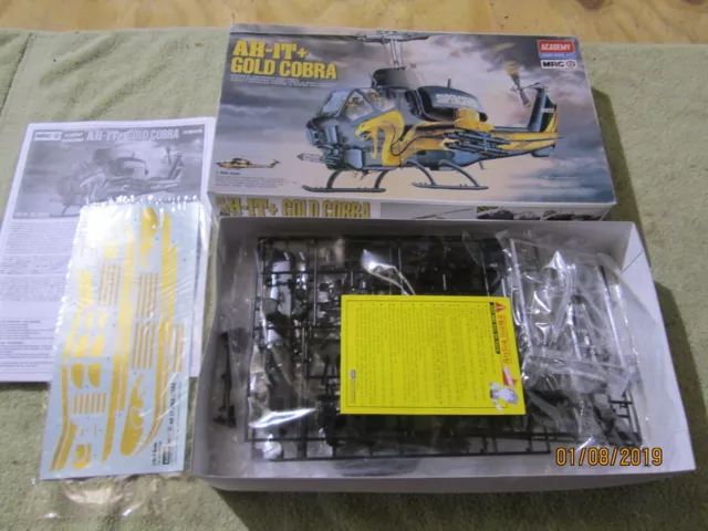 MRC Academy  1/35 AH-1T+ Supercobra "Gold Cobra" 2198