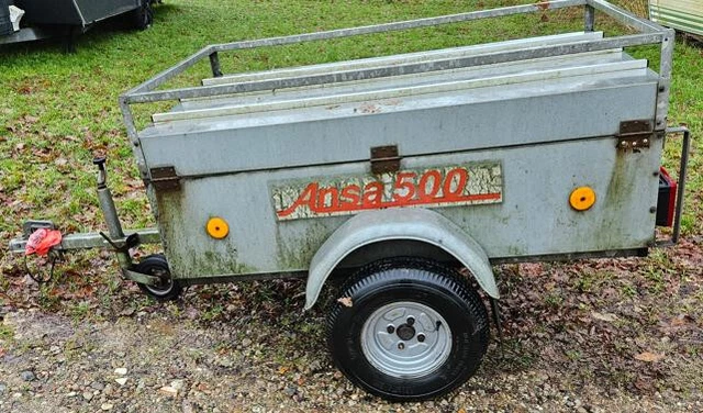 Anhänger 500kg mit Deckel Anhänger 500kg mit Deckel