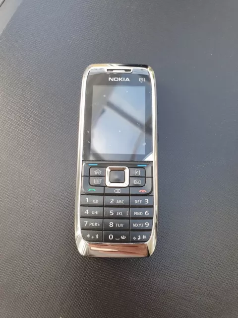 Teléfono celular práctico vintage Nokia E51