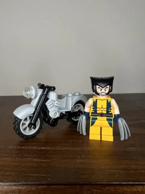 LEGO Marvel Super Heroes 6866 - Wolverine Minifigure With Motorcycle