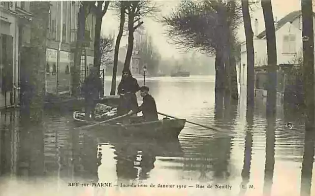 94 - Bry sur Marne - Inondations de Janvier 1910 - Rue de Neuilly - Animée - CPA
