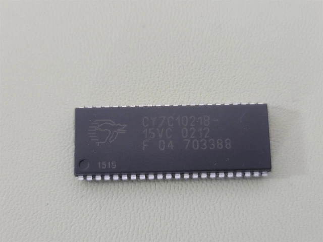 Cypress CY7C10218-15VC Asynchronous Memory SRAM IC, 1MBit Parallel, 15ns, 44-SOJ