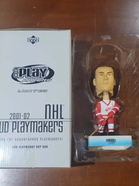 2001-02 UD Playmakers Bobble Heads #SYA Steve Yzerman    *S5070