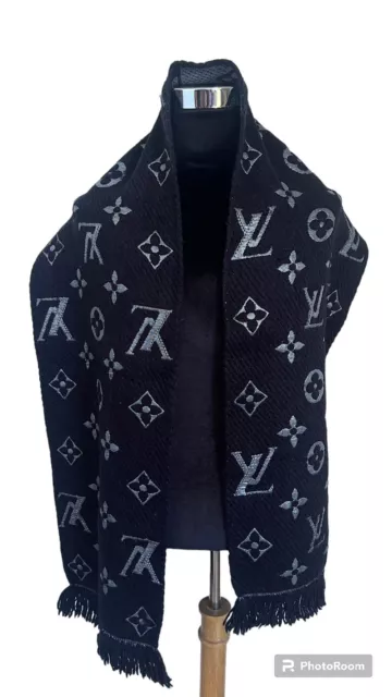 louis vuitton Monogram Black With Silver Shine LV 94%Wool 6%Silk Logomania Scarf