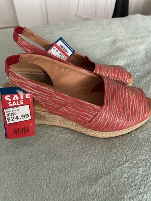 PAVERS SANDALS SIZE 4 Brand New Never Worn. Still has labels Attached 12.50 PicClick UK
