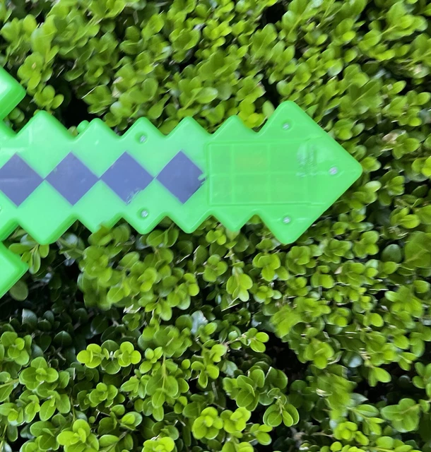 MINECRAFT PIXEL CLASSIC Sword Diamond LED Flashing Lights and FX Sounds ...